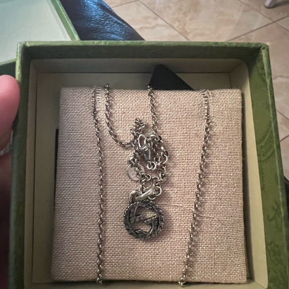 GUCCI INTERLOCKING PENDANT NECKLACE - Picture 2 of 4